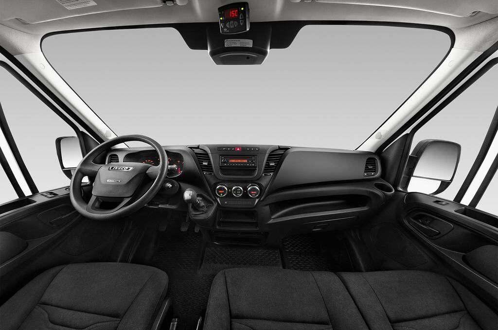 Iveco Daily (Baujahr 2018) - 4 Türen Cockpit und Innenraum