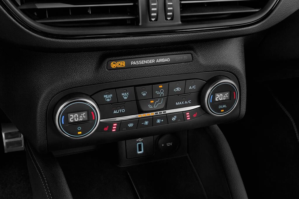 Ford Focus (Baujahr 2019) ST 5 Türen Temperatur und Klimaanlage