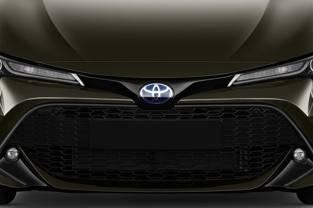 Toyota Corolla (Baujahr 2019) Hybrid Club 5 Türen Kühlergrill und Scheinwerfer