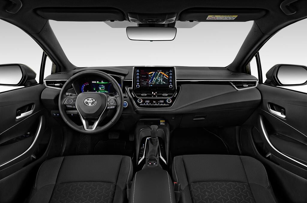 Toyota Corolla (Baujahr 2019) Hybrid Club 5 Türen Cockpit und Innenraum