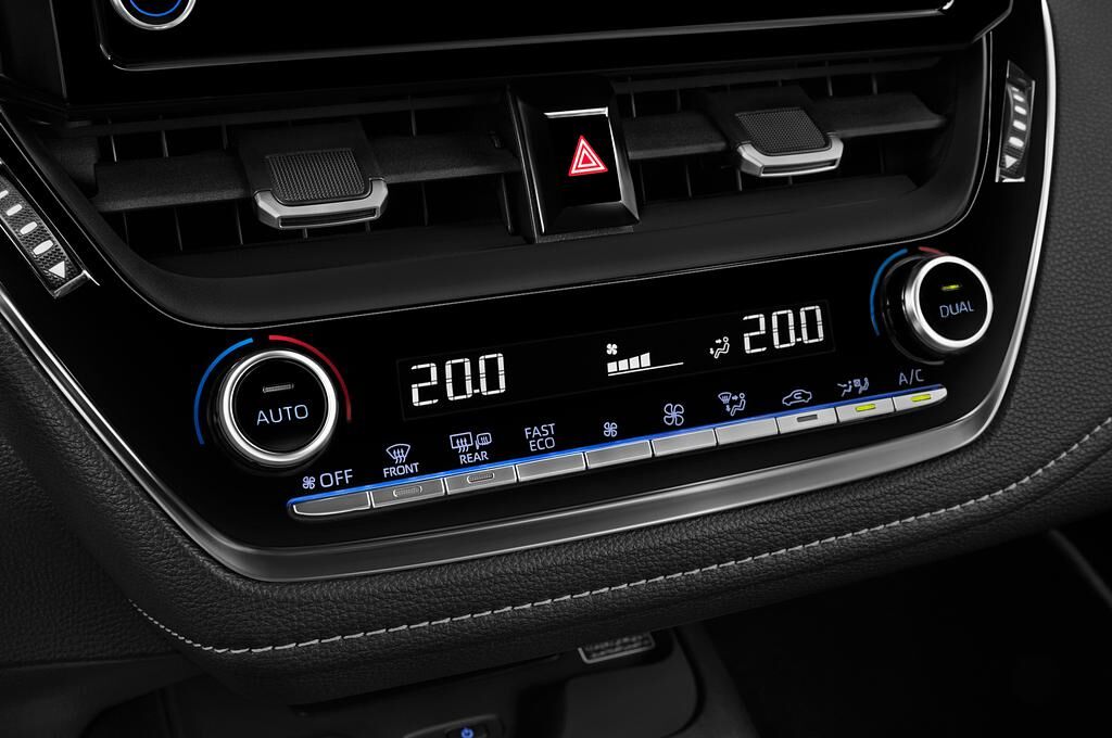 Toyota Corolla (Baujahr 2019) Hybrid Club 5 Türen Temperatur und Klimaanlage