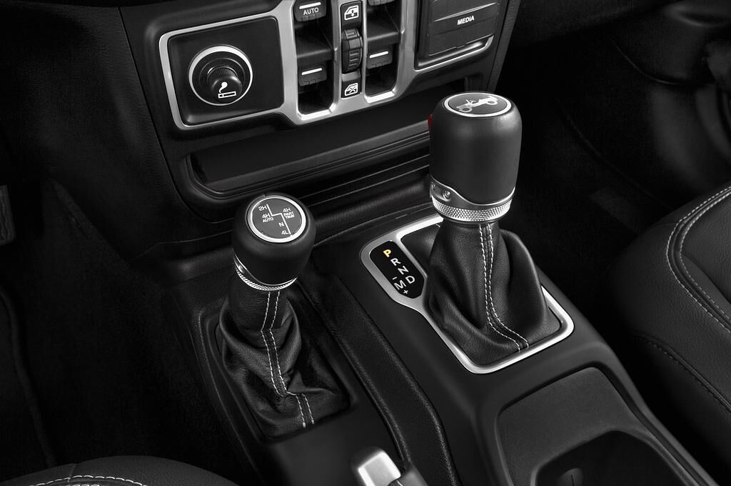 Jeep Wrangler Unlimited (Baujahr 2019) Sahara 5 Türen Schalthebel