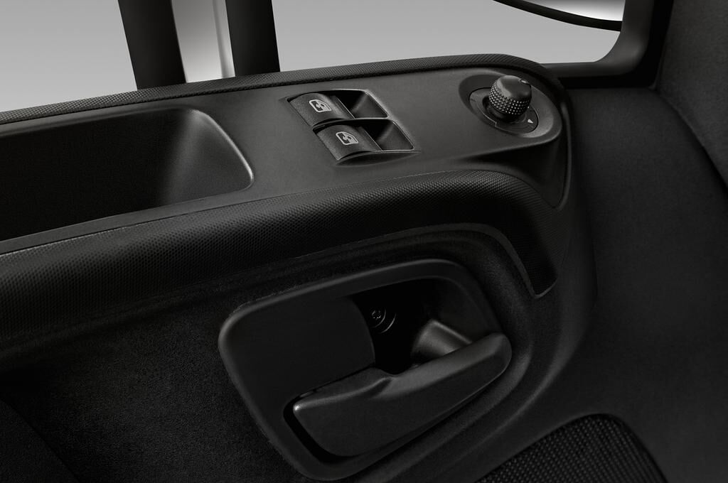 Iveco Daily (Baujahr 2018) - 4 Türen Bedienungselemente Tür