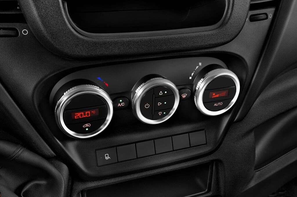 Iveco Daily (Baujahr 2018) - 4 Türen Temperatur und Klimaanlage