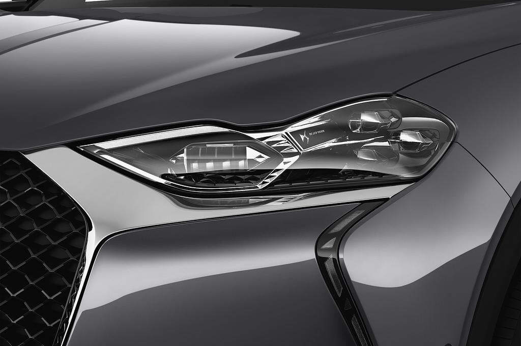 DS DS 3 Crossback (Baujahr 2019) Performance Line 5 Türen Scheinwerfer