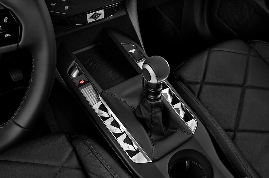 DS DS 3 Crossback (Baujahr 2019) Performance Line 5 Türen Schalthebel