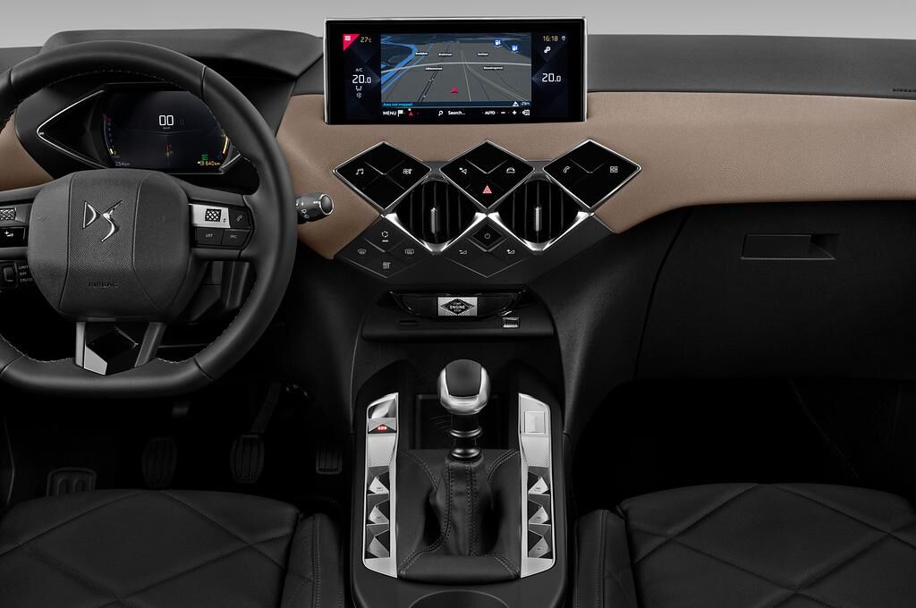 DS DS 3 Crossback (Baujahr 2019) Performance Line 5 Türen Mittelkonsole