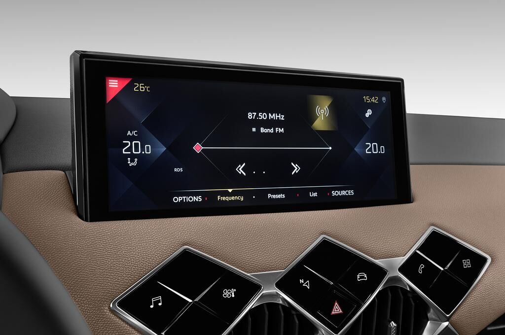 DS DS 3 Crossback (Baujahr 2019) Performance Line 5 Türen Radio und Infotainmentsystem