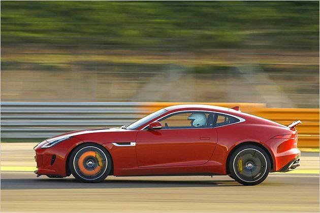 An den gelben Bremssätteln erkennt man es: Hier werden Carbon-Keramikscheiben zum Glühen gebracht