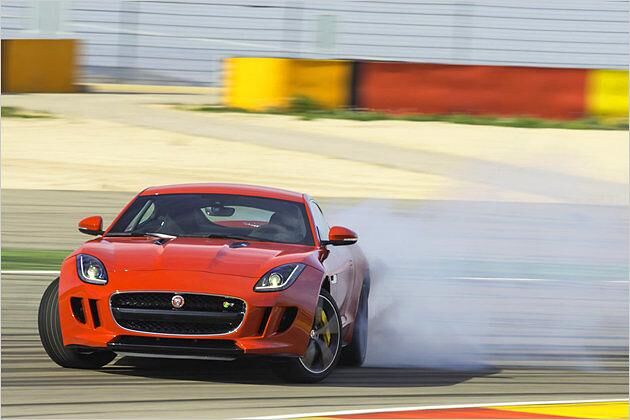 Der Beweis: Trotz Torque Vectoring und Hinterachsdifferential ist ein gepflegter Drift möglich