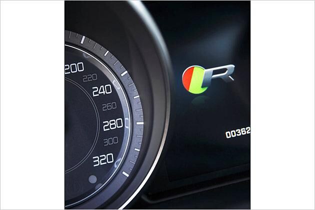 Insignien der Macht: Einen Tacho bis 320 km/h hat nur das Topmodell