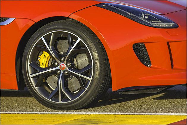 Die R-Version weist ab Werk 20-Zoll-Alus auf