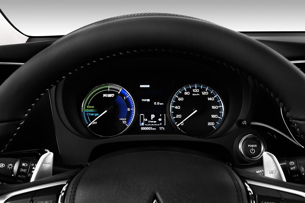 Mitsubishi Outlander PHEV (Baujahr 2020) Basis 5 Türen Tacho und Fahrerinstrumente