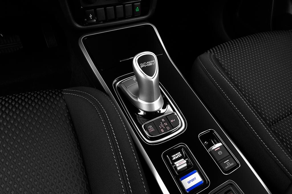 Mitsubishi Outlander PHEV (Baujahr 2020) Basis 5 Türen Schalthebel