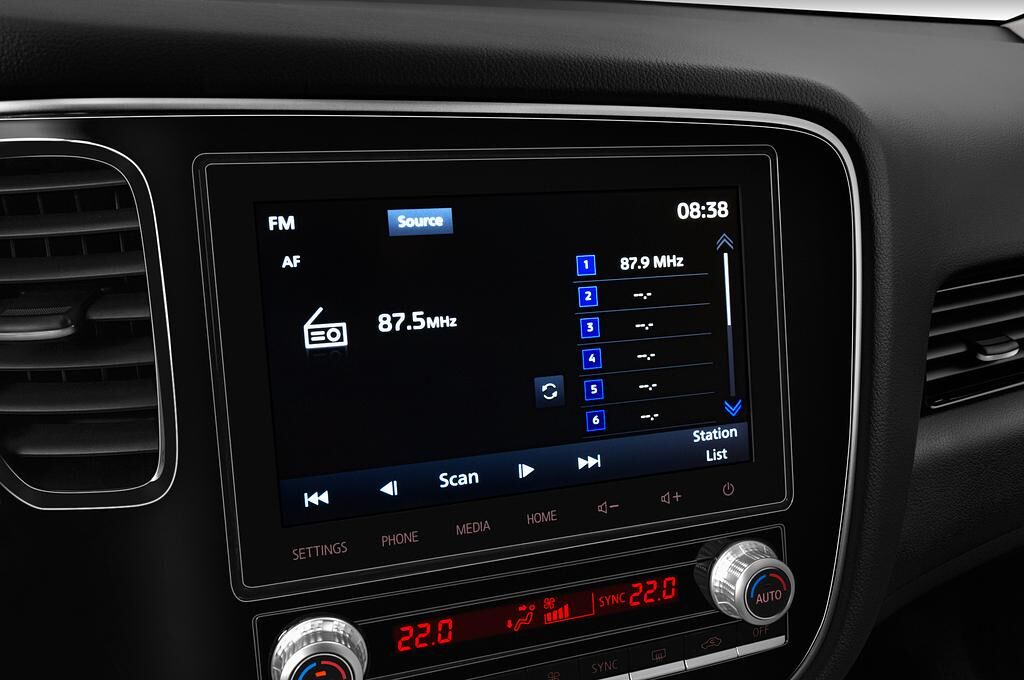 Mitsubishi Outlander PHEV (Baujahr 2020) Basis 5 Türen Radio und Infotainmentsystem