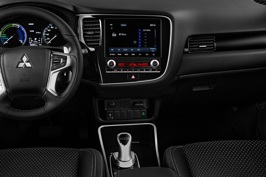 Mitsubishi Outlander PHEV (Baujahr 2020) Basis 5 Türen Mittelkonsole