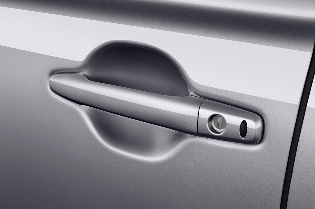 Mitsubishi Outlander PHEV (Baujahr 2020) Basis 5 Türen Türgriff