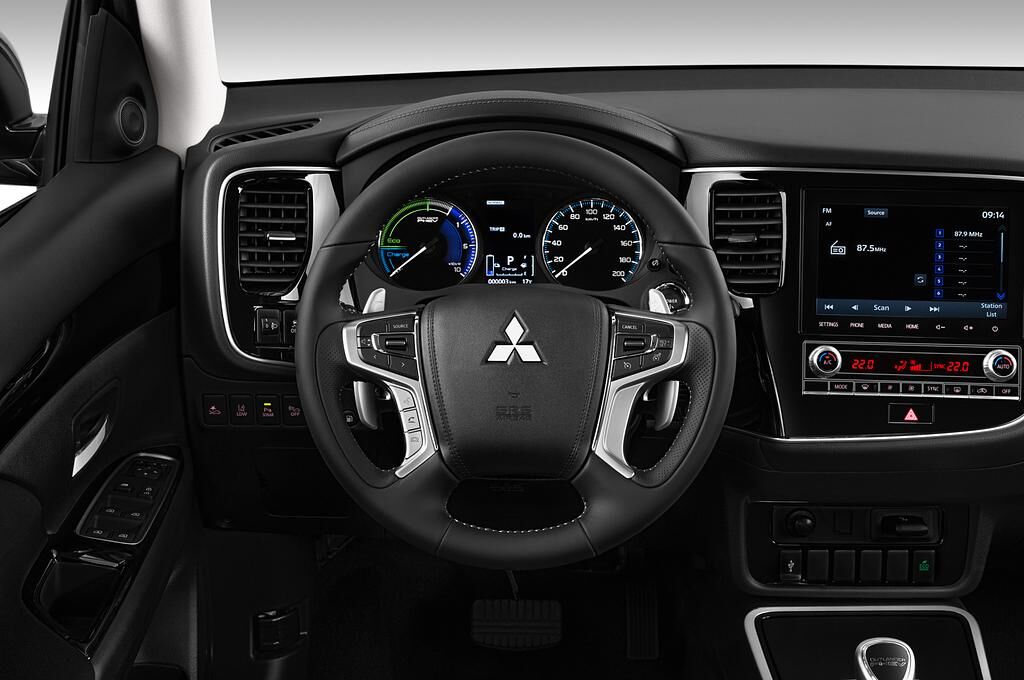Mitsubishi Outlander PHEV (Baujahr 2020) Basis 5 Türen Lenkrad