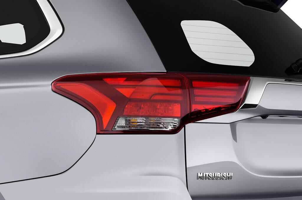 Mitsubishi Outlander PHEV (Baujahr 2020) Basis 5 Türen Rücklicht