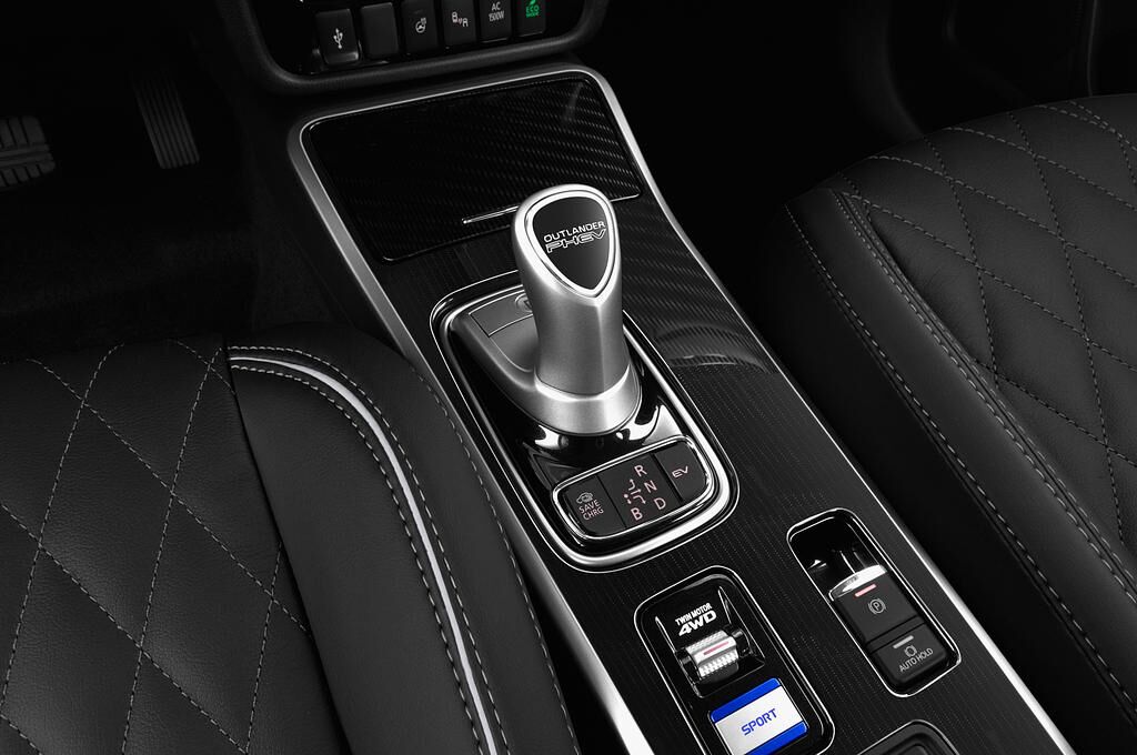 Mitsubishi Outlander PHEV (Baujahr 2020) Top 5 Türen Schalthebel