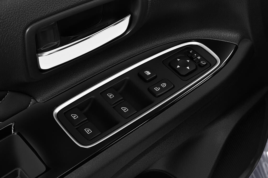 Mitsubishi Outlander PHEV (Baujahr 2020) Top 5 Türen Bedienungselemente Tür