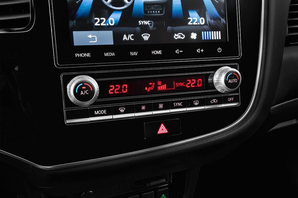 Mitsubishi Outlander PHEV (Baujahr 2020) Top 5 Türen Temperatur und Klimaanlage