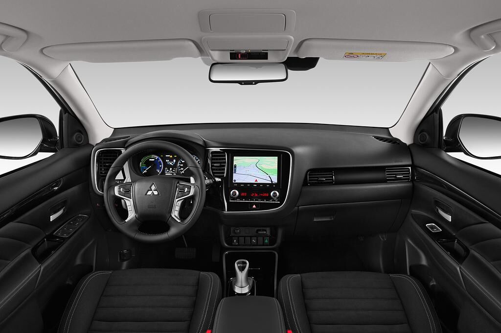 Mitsubishi Outlander PHEV (Baujahr 2020) Plus 5 Türen Cockpit und Innenraum