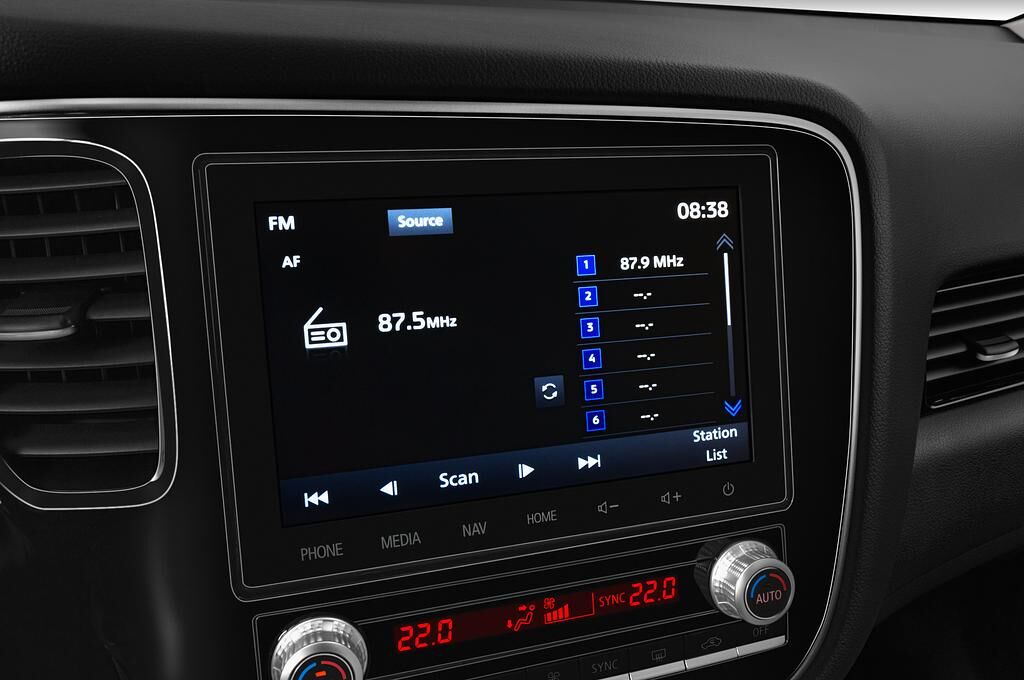 Mitsubishi Outlander PHEV (Baujahr 2020) Plus 5 Türen Radio und Infotainmentsystem