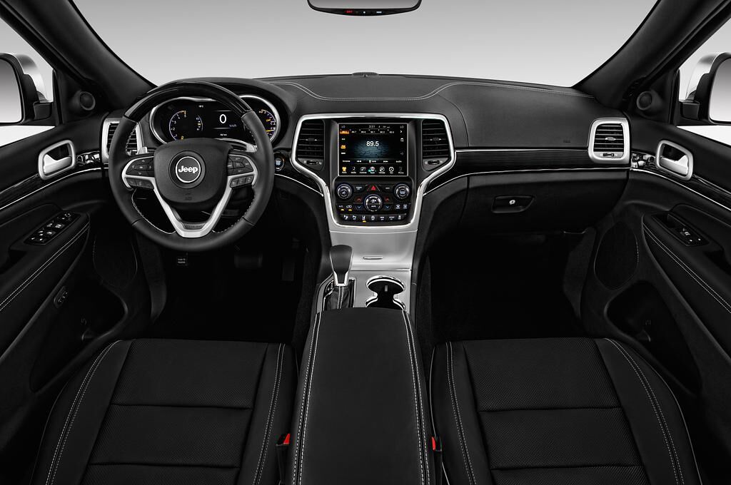 Jeep Grand Cherokee (Baujahr 2018) Overland 5 Türen Cockpit und Innenraum