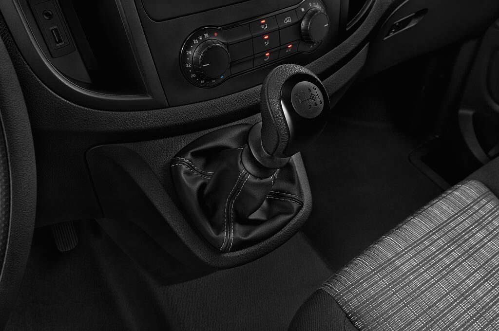 Mercedes Vito (Baujahr 2019) Select 4 Türen Schalthebel