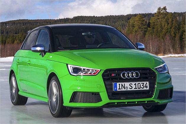Mit geschärften Scheinwerfern und verändertem Frontstoßfänger geht der neue Audi S1 an den Start
