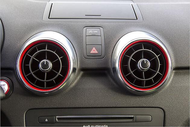 Die Alu-Lüftungsblenden sind in Wahrheit Kunststoff und kosten ebenfalls Aufpreis