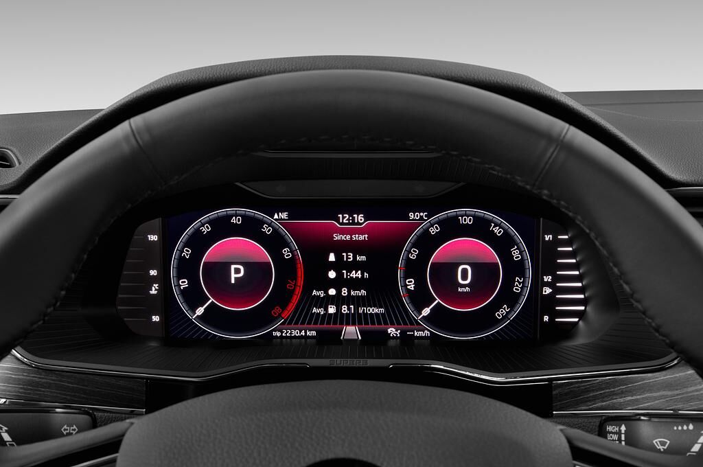 Skoda Superb Combi (Baujahr 2020) Style 5 Türen Tacho und Fahrerinstrumente