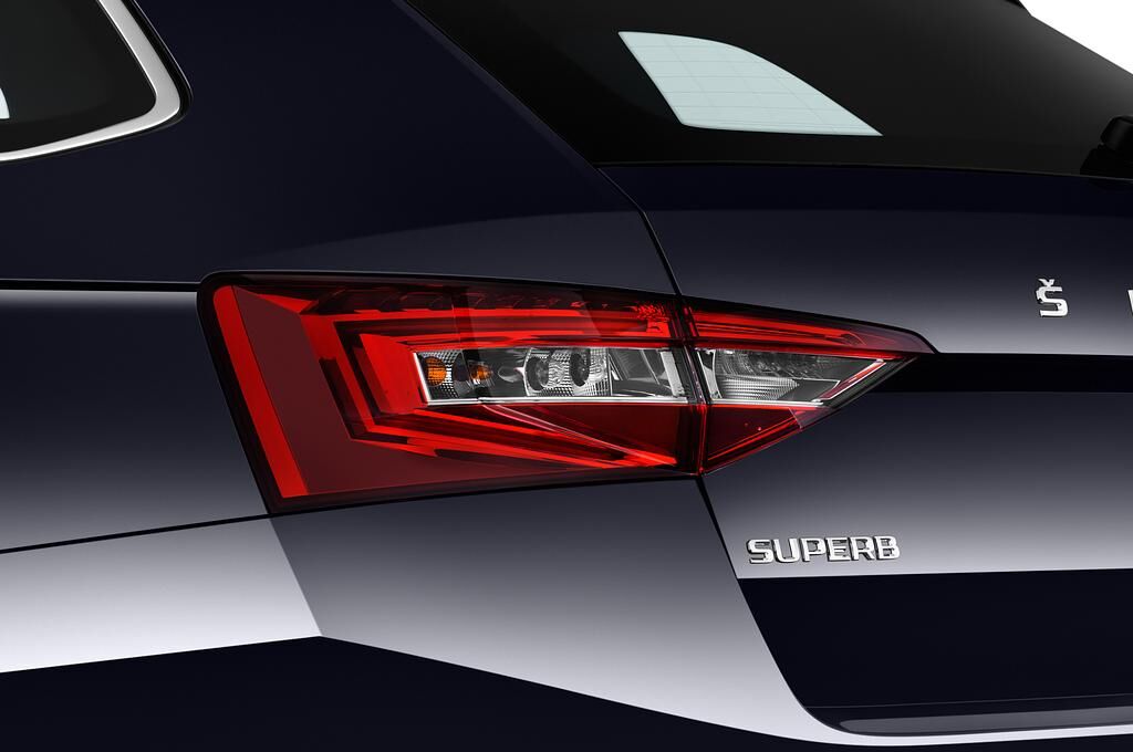 Skoda Superb Combi (Baujahr 2020) Style 5 Türen Rücklicht