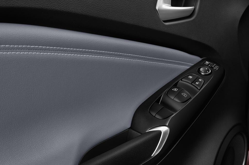 Nissan Juke (Baujahr 2020) Acenta 5 Türen Bedienungselemente Tür