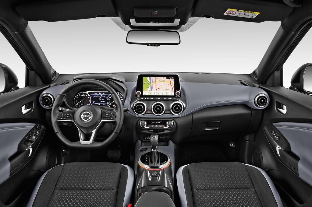 Nissan Juke (Baujahr 2020) Acenta 5 Türen Cockpit und Innenraum