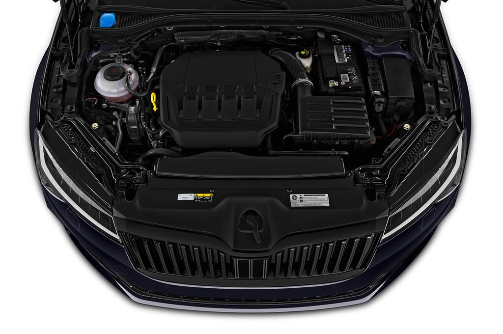 Skoda Superb Combi (Baujahr 2020) Sportline 5 Türen Motor
