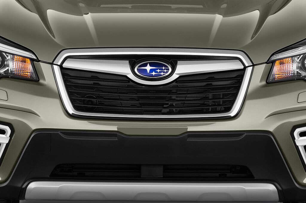 Subaru Forester e-Boxer (Baujahr 2019) Premium 5 Türen Kühlergrill und Scheinwerfer