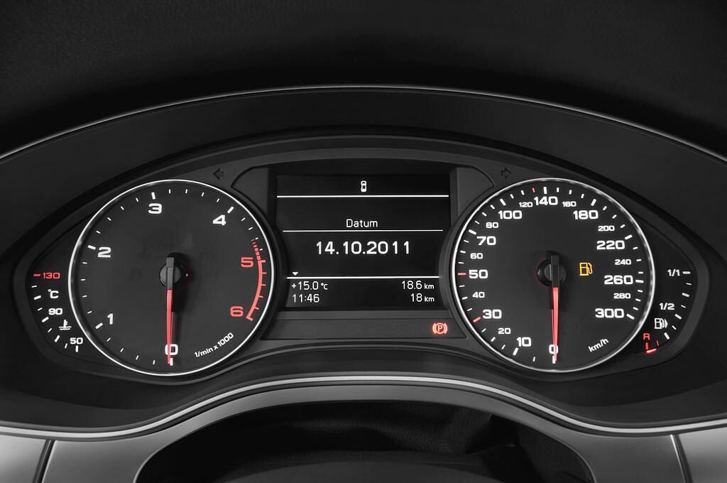 Audi A6 (Baujahr 2012) sport selection 4 Türen Tacho und Fahrerinstrumente