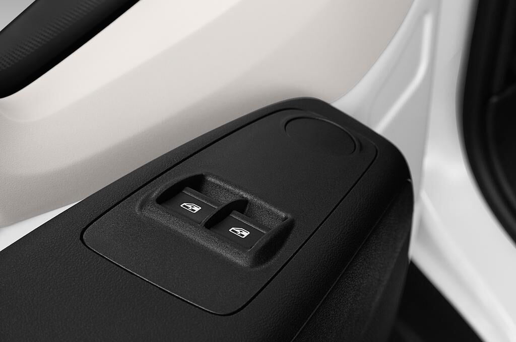 Citroen Jumper (Baujahr 2019) - 4 Türen Bedienungselemente Tür