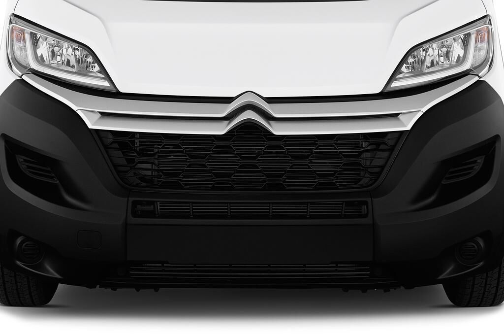 Citroen Jumper (Baujahr 2019) - 4 Türen Kühlergrill und Scheinwerfer