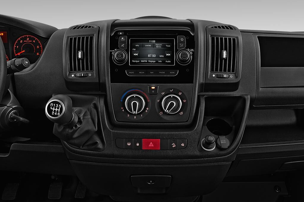Citroen Jumper (Baujahr 2019) - 4 Türen Mittelkonsole