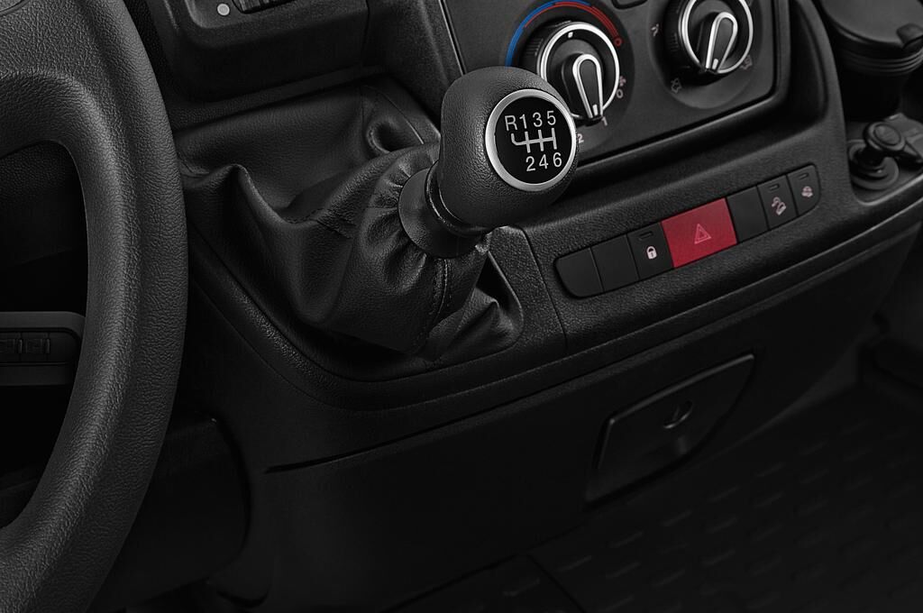 Citroen Jumper (Baujahr 2019) - 4 Türen Schalthebel