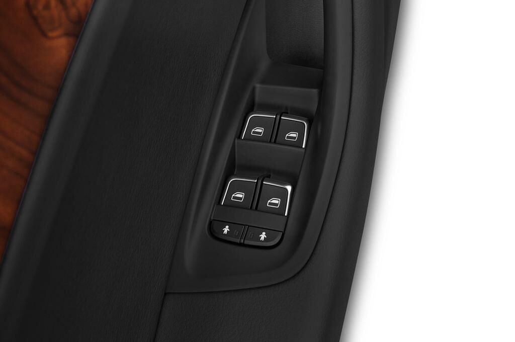 Audi A6 (Baujahr 2016) Competition 4 Türen Bedienungselemente Tür