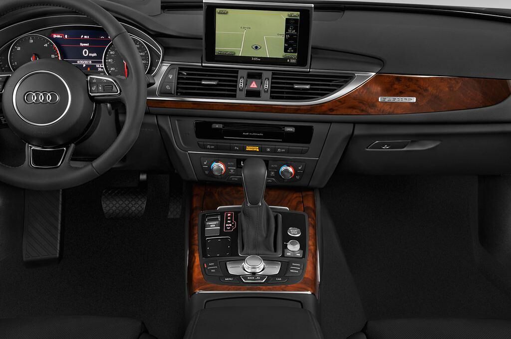 Audi A6 (Baujahr 2016) Competition 4 Türen Mittelkonsole