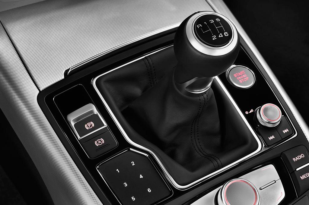 Audi A6 (Baujahr 2016) - 4 Türen Schalthebel