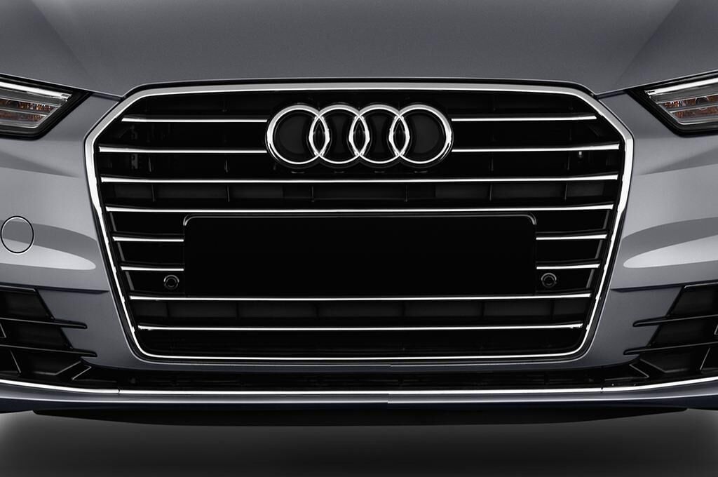 Audi A6 (Baujahr 2016) - 4 Türen Kühlergrill und Scheinwerfer