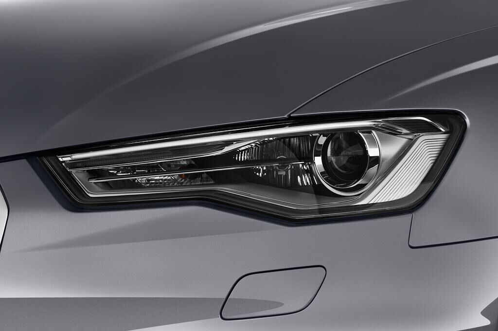 Audi A6 (Baujahr 2016) - 4 Türen Scheinwerfer