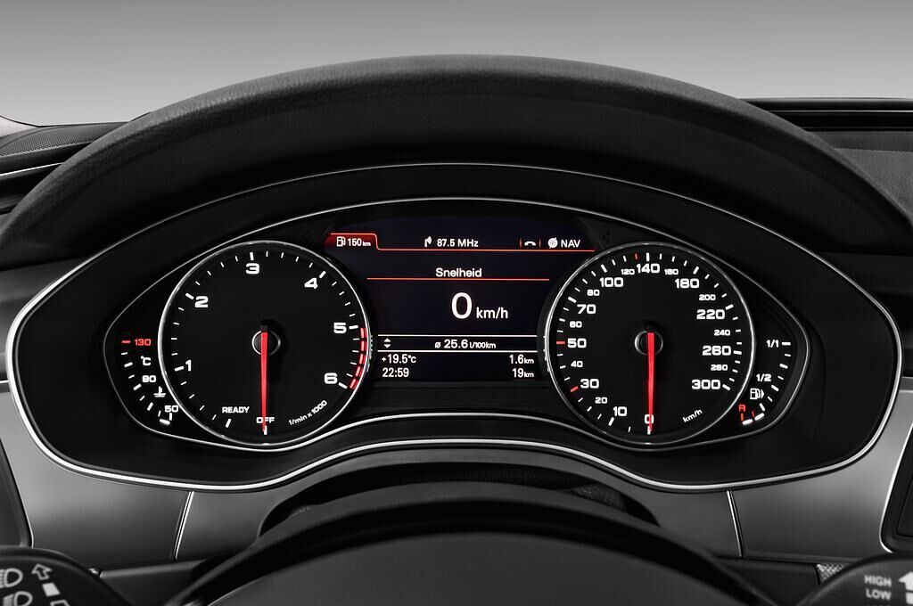 Audi A6 (Baujahr 2016) - 4 Türen Tacho und Fahrerinstrumente
