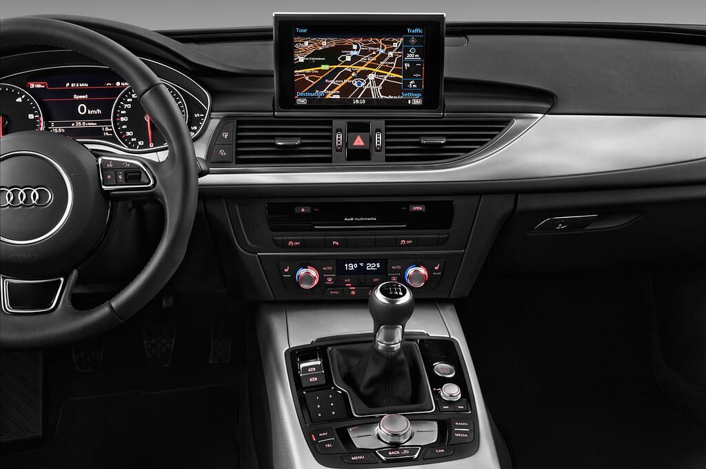 Audi A6 (Baujahr 2016) - 4 Türen Mittelkonsole
